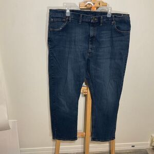 Wrangler 44x30 men’s relaxed fit blue jeans